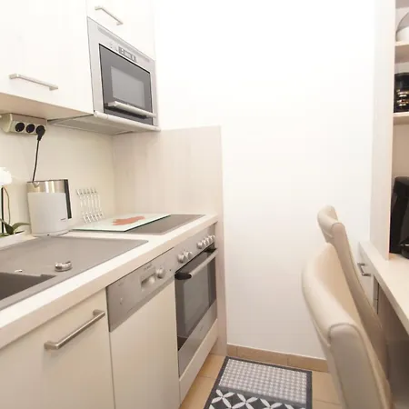 Berolina B 102 * Даме